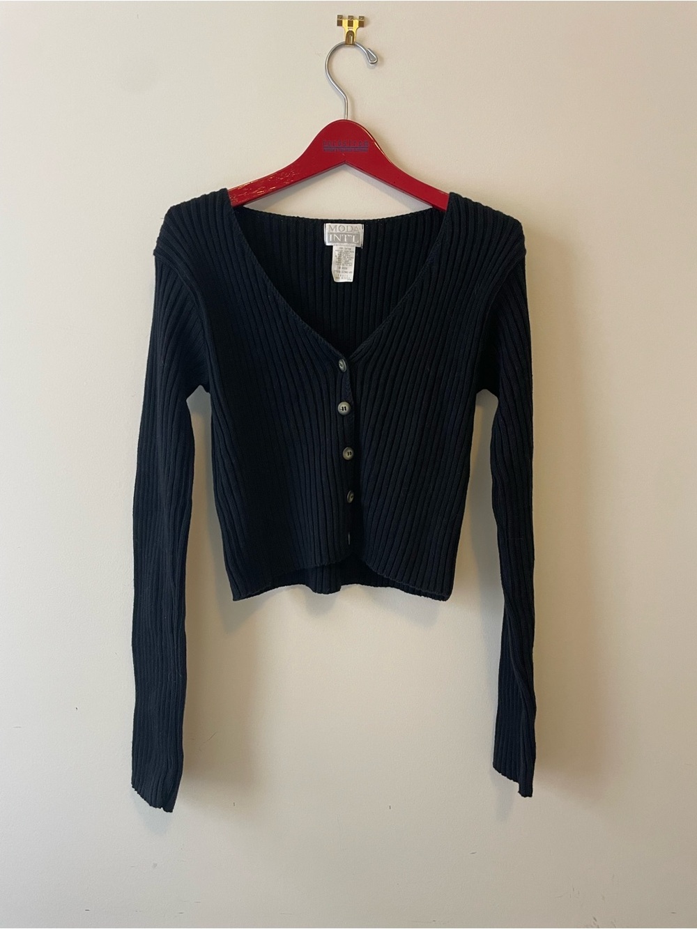 Mods International Ribbed V-Neck Button Crop Cardigan - Black